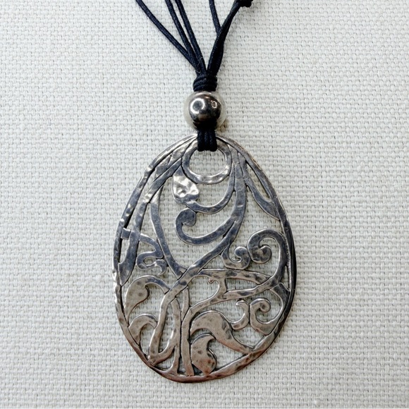 Silpada Silver Oval Scrollwork Filigree Pendant 3 Strand Necklace Retired - Picture 5 of 11